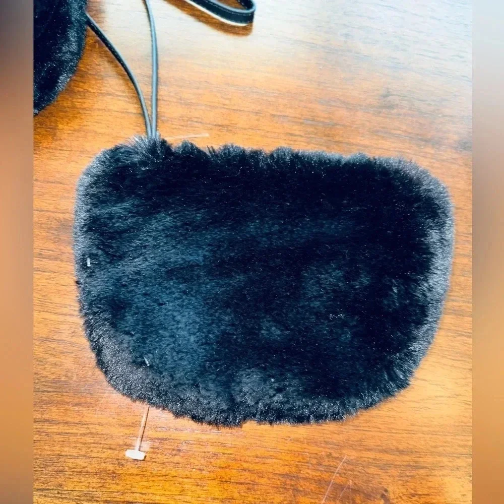 House of Harlow 1960 Black Plush Faux FurZip Wristlet Purse Bag Pinup NWT